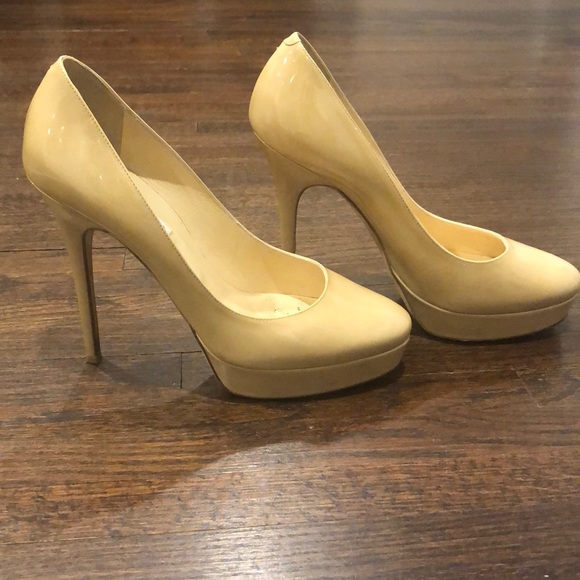 Jimmy Choo nude patent leather round toe pumps - Picture 2 of 8